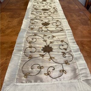 2 for $30 Must bundle/ 
Elegant Cream and Gold Embroidered Table Runner